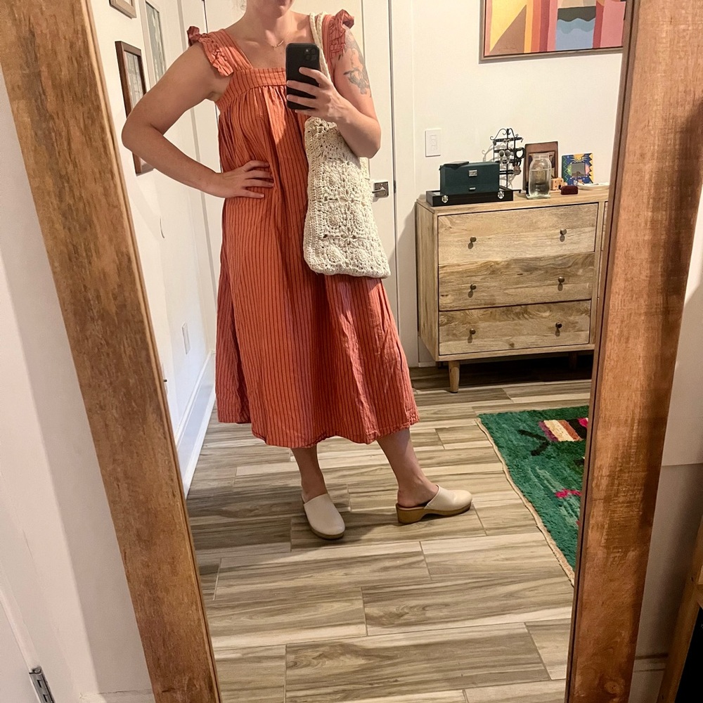 Large faux crochet tote bag in cream with braided straps. EUC